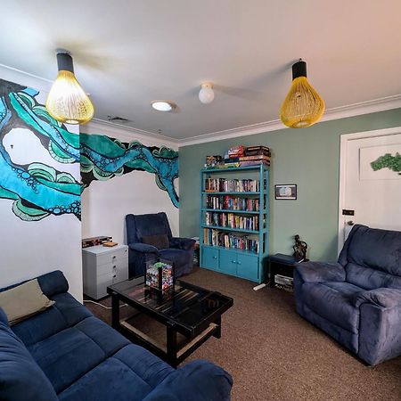 Ozzie Pozzie Backpackers Pansiyon Port Macquarie Dış mekan fotoğraf