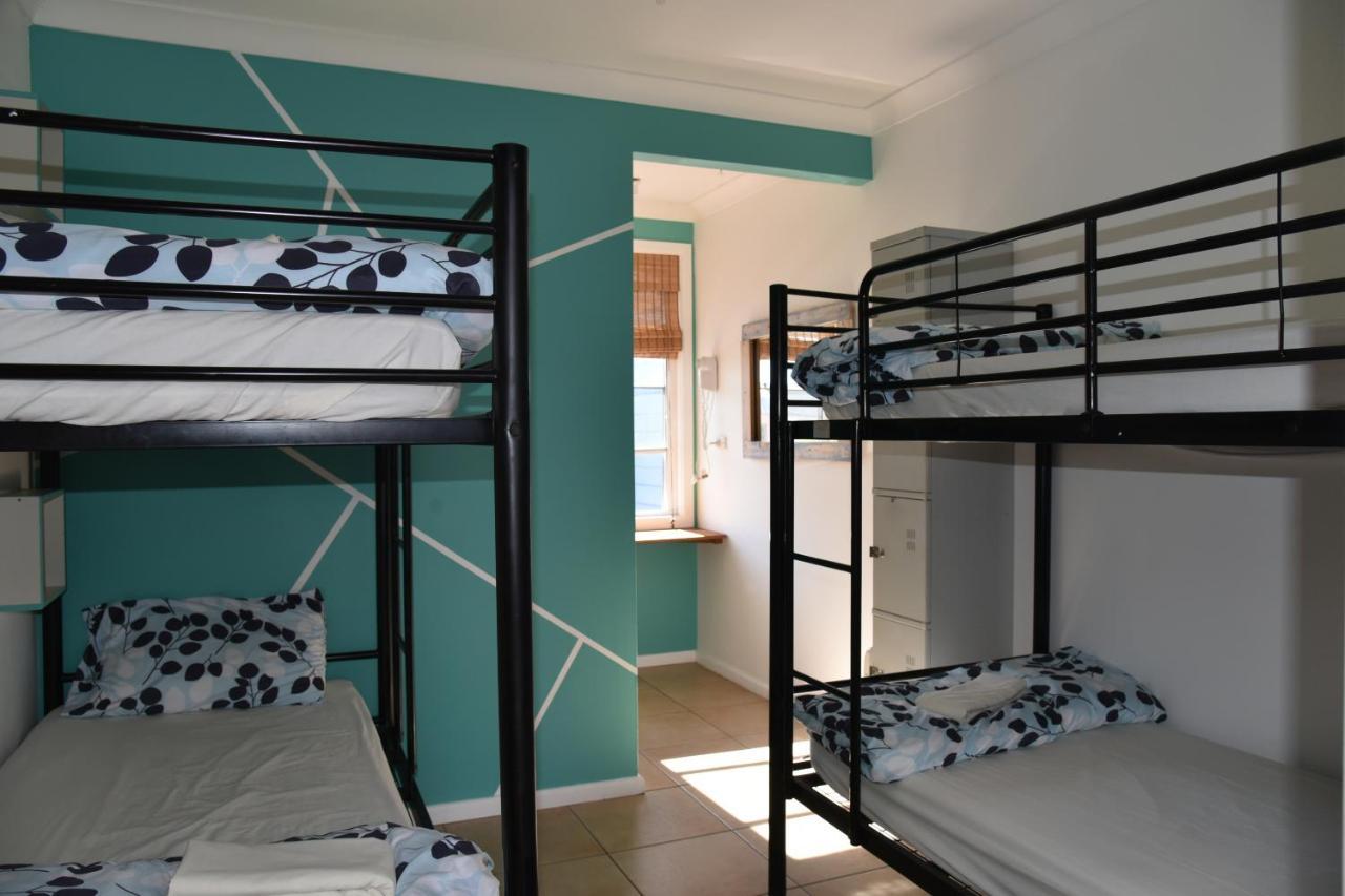 Ozzie Pozzie Backpackers Pansiyon Port Macquarie Dış mekan fotoğraf