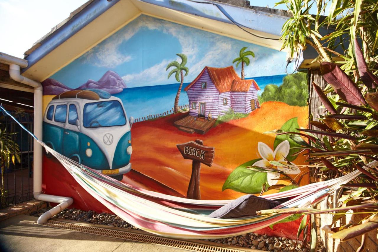 Ozzie Pozzie Backpackers Pansiyon Port Macquarie Dış mekan fotoğraf