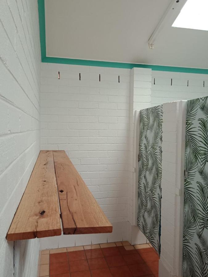 Ozzie Pozzie Backpackers Pansiyon Port Macquarie Dış mekan fotoğraf