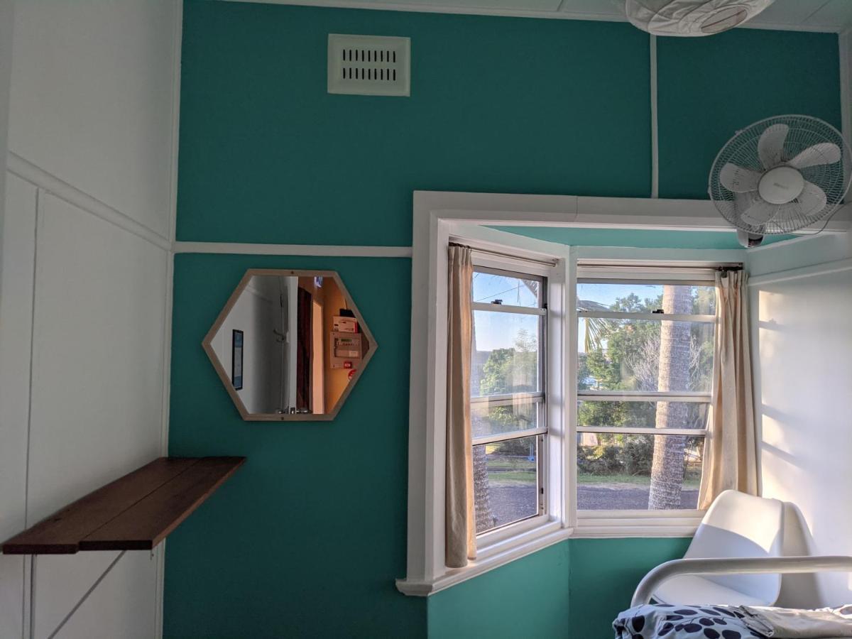 Ozzie Pozzie Backpackers Pansiyon Port Macquarie Dış mekan fotoğraf