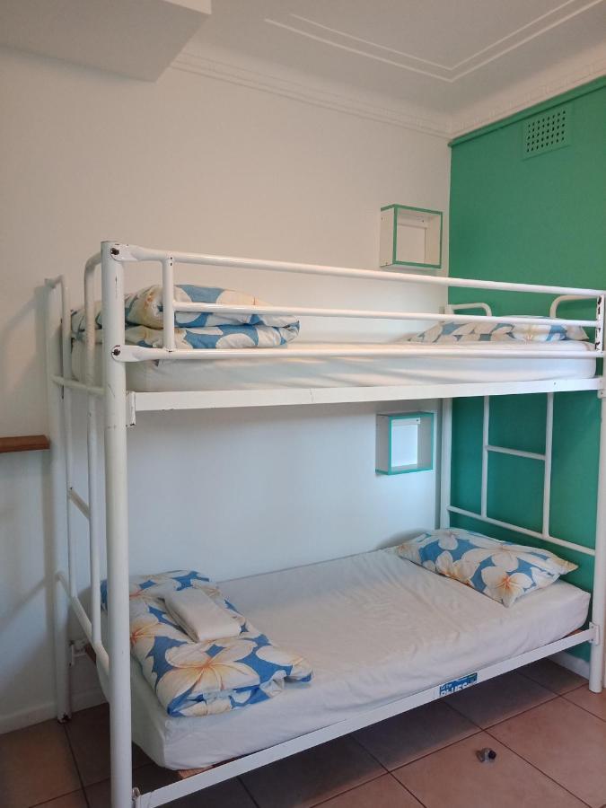 Ozzie Pozzie Backpackers Pansiyon Port Macquarie Dış mekan fotoğraf