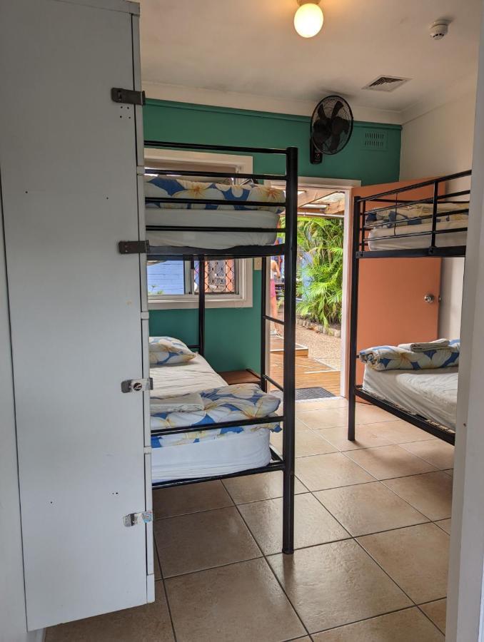 Ozzie Pozzie Backpackers Pansiyon Port Macquarie Dış mekan fotoğraf