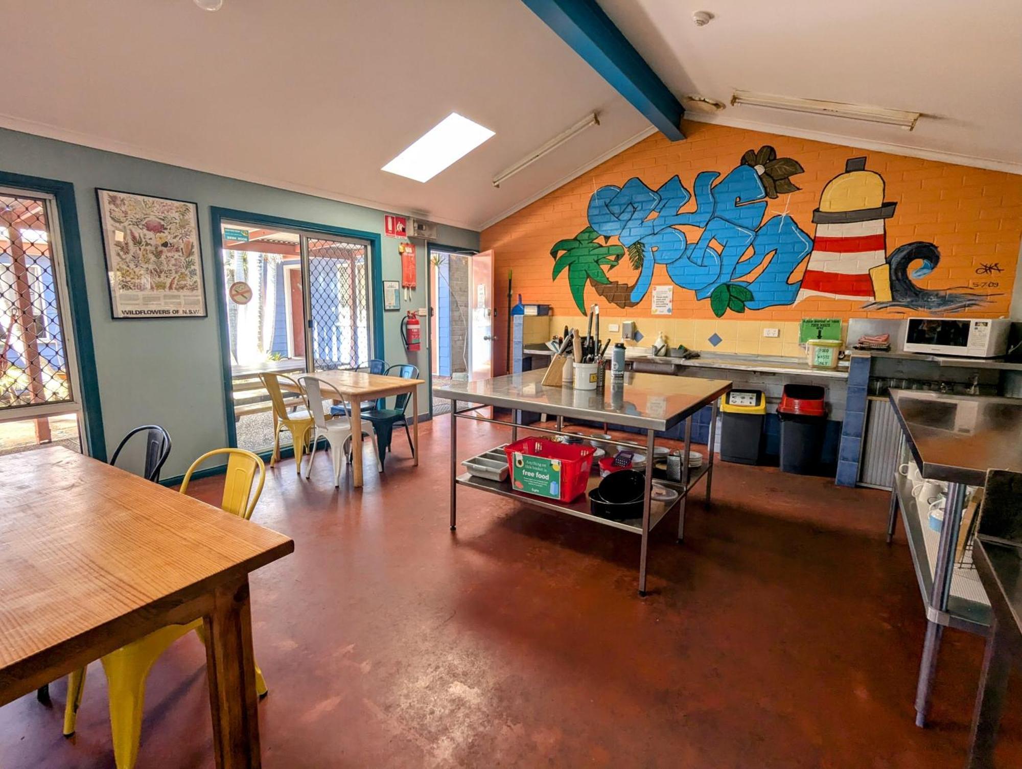 Ozzie Pozzie Backpackers Pansiyon Port Macquarie Dış mekan fotoğraf