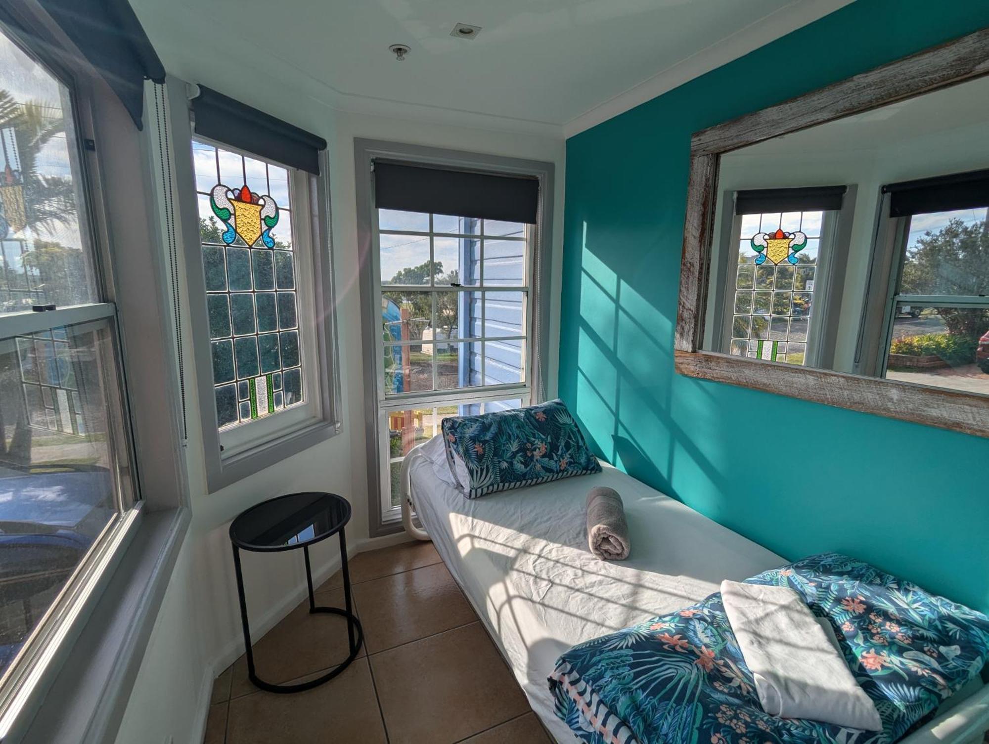 Ozzie Pozzie Backpackers Pansiyon Port Macquarie Dış mekan fotoğraf