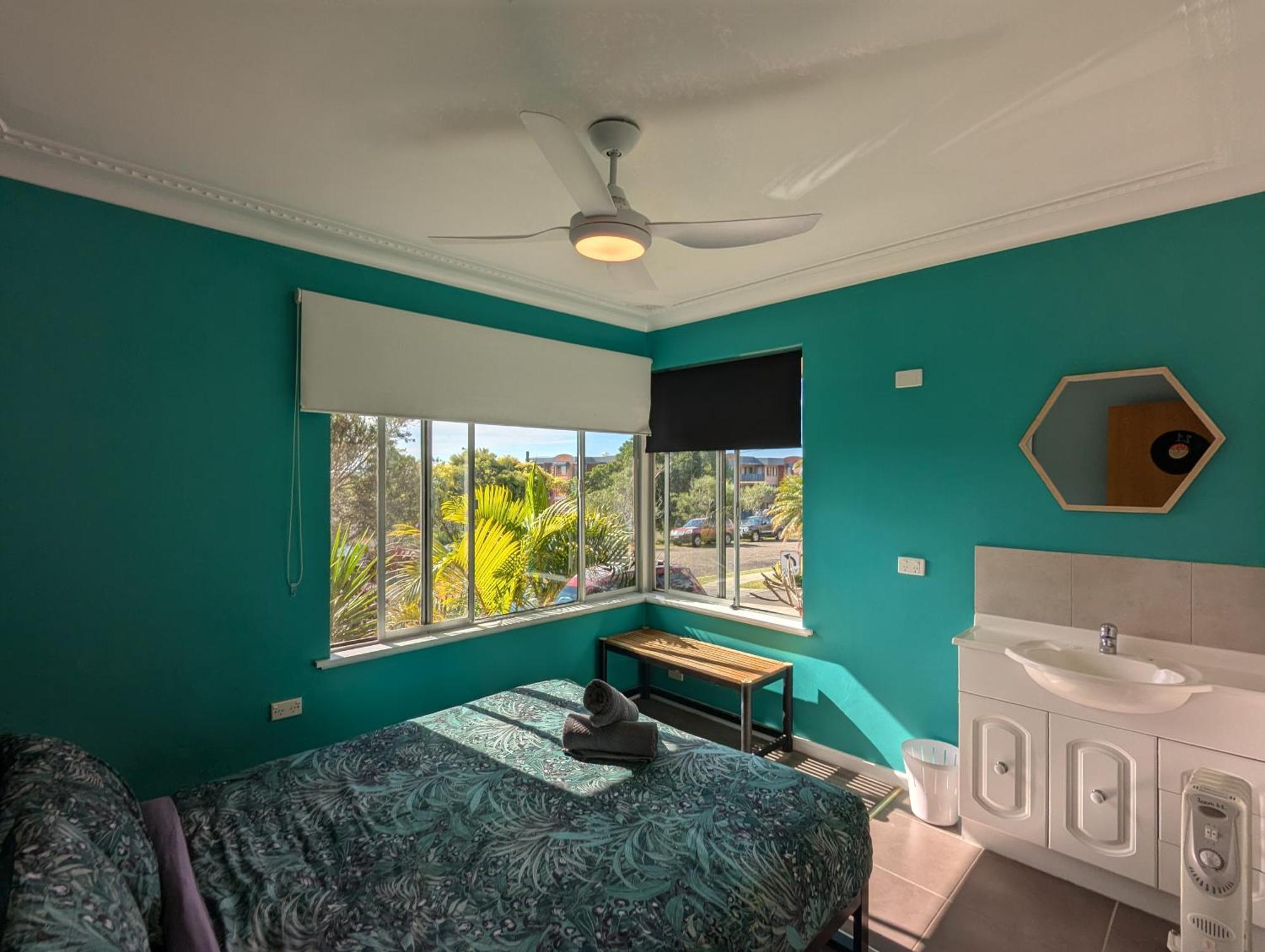 Ozzie Pozzie Backpackers Pansiyon Port Macquarie Dış mekan fotoğraf