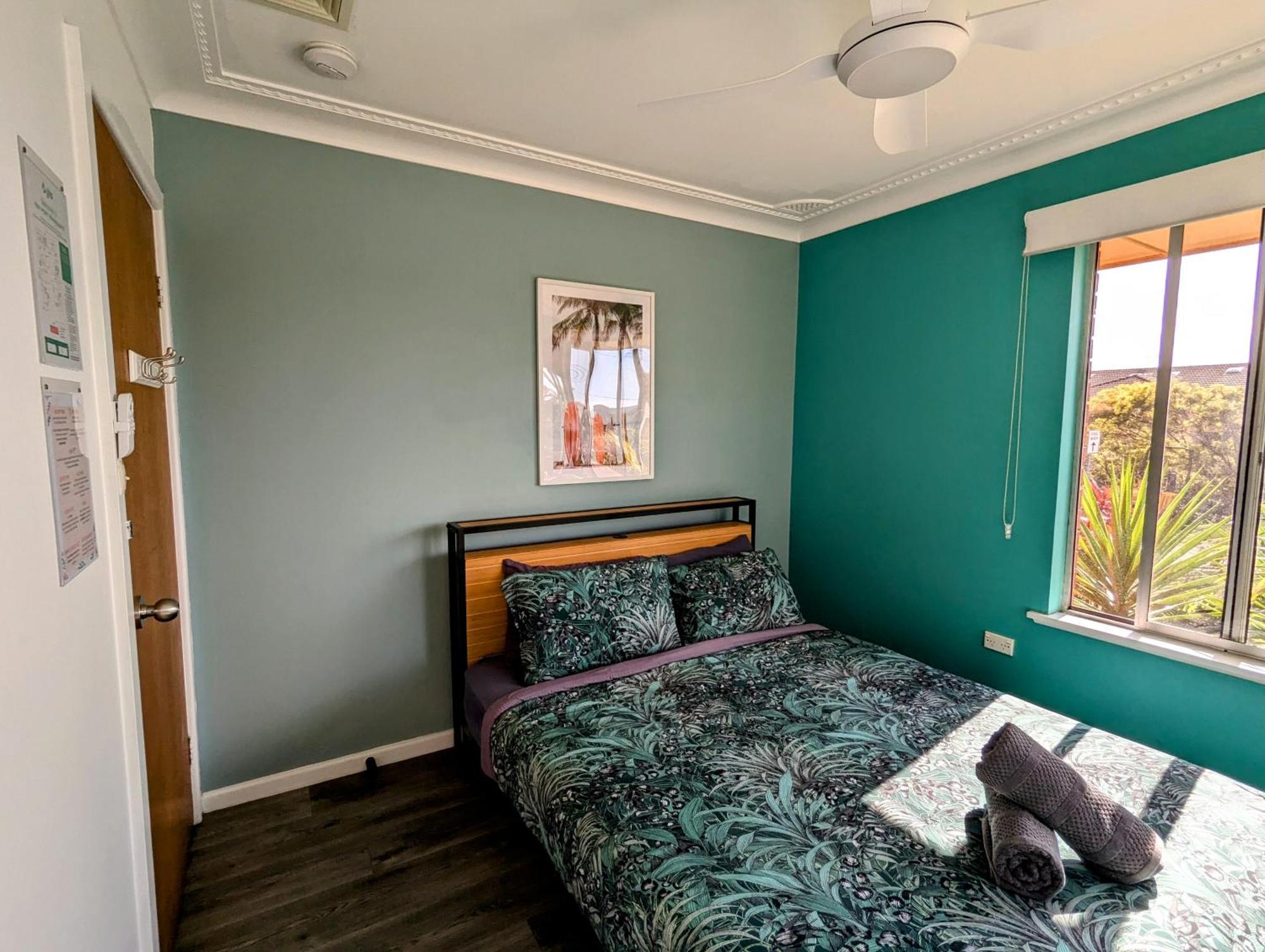 Ozzie Pozzie Backpackers Pansiyon Port Macquarie Dış mekan fotoğraf