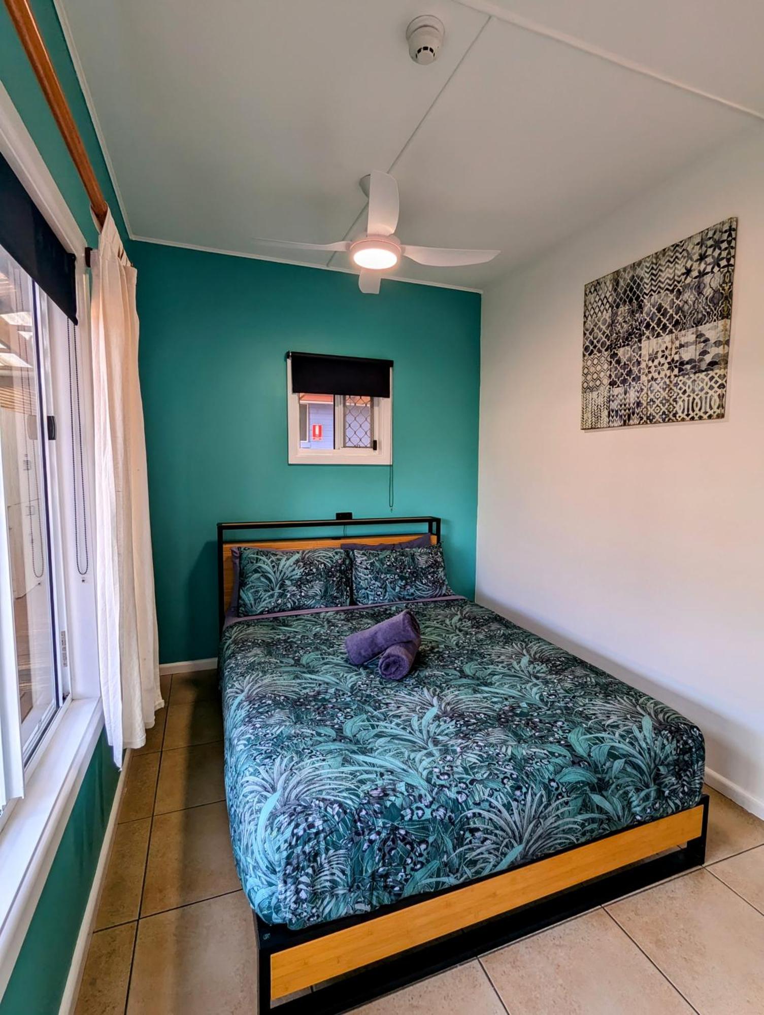Ozzie Pozzie Backpackers Pansiyon Port Macquarie Dış mekan fotoğraf