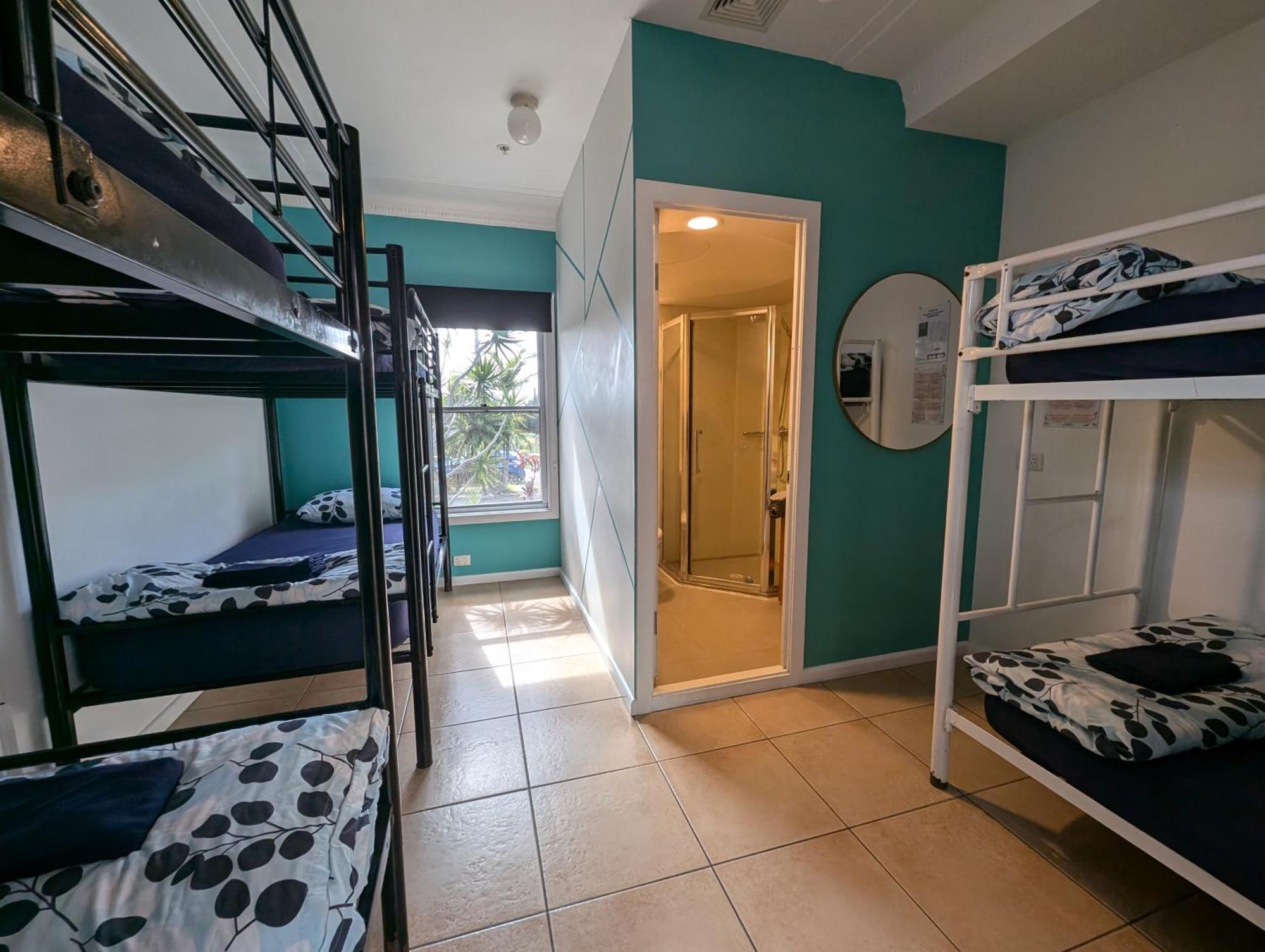 Ozzie Pozzie Backpackers Pansiyon Port Macquarie Dış mekan fotoğraf