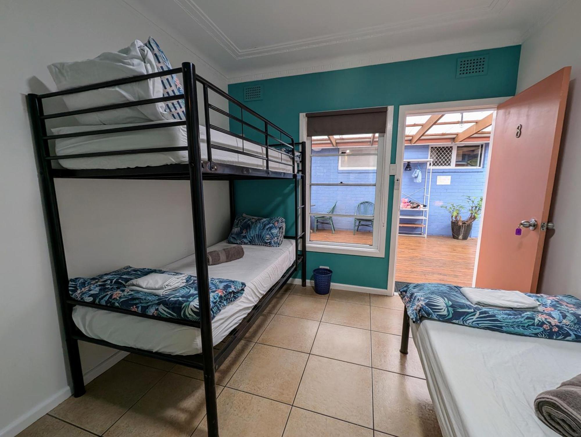 Ozzie Pozzie Backpackers Pansiyon Port Macquarie Dış mekan fotoğraf
