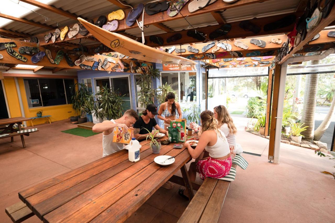 Ozzie Pozzie Backpackers Pansiyon Port Macquarie Dış mekan fotoğraf